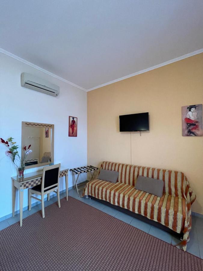 Entheon Rooms Marathopoli Exteriör bild